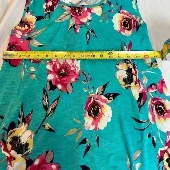 NWT! Be Stage Green with Floral Design Summer Top with Open Cross Back (2X) - Picture 10 of 11